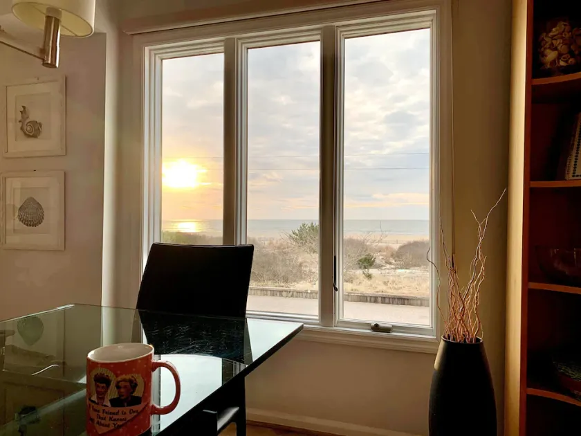 Oceanfront 3BR/3BA with direct ocean views, private parking and bikes included - Image 1