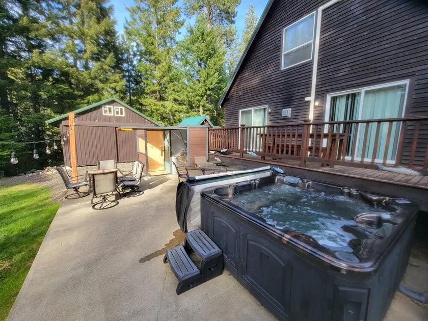 Cozy Cabin with hot tub, Sauna & outdoor kitchen! - Image 1