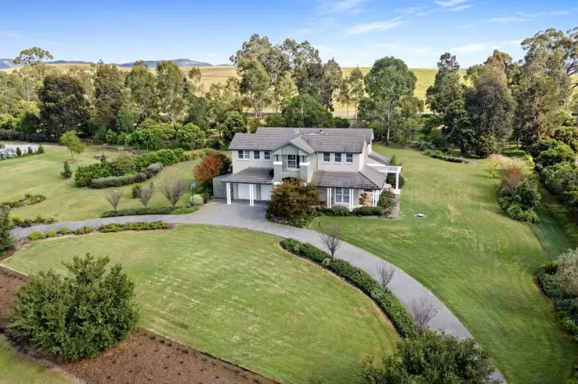 Hollyford House - Pokolbin - Image 1