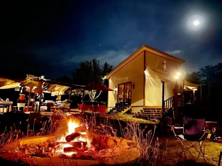 Off Grid Glamping Kabine. 45 min von North Austin 5 min zum Lake Travis - Image 1