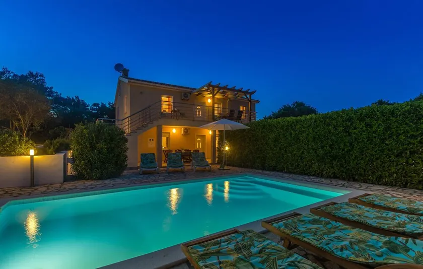 Holiday home with seaview - Image 1