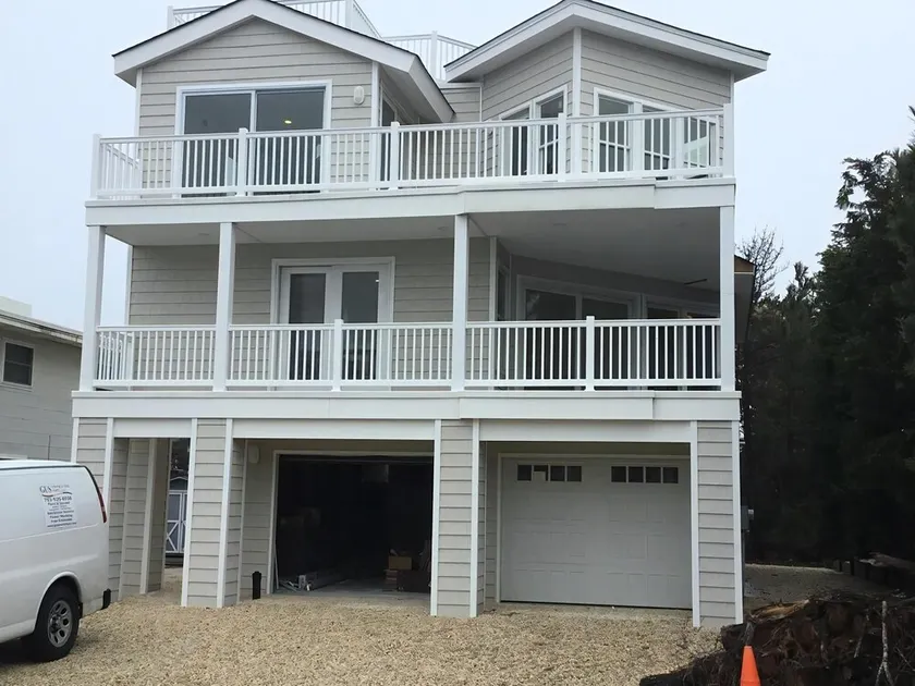 4th from the OCEAN! SLEEPS 10! - Image 1