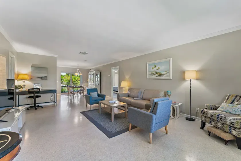 Large Updated Beach Apartment with a Patio - Image 1