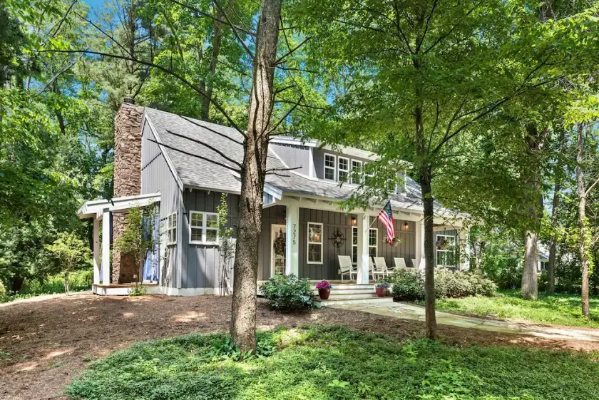4 BR 4 BA Cottage - Walk to Private BEACH!!! - Image 1
