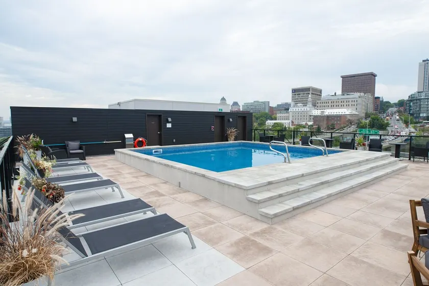 Superb new condo with pool, in the heart of downtown Quebec City - Image 1