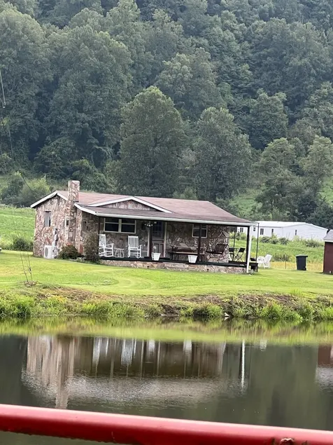 Waterfront cabin with mountain views; 26 minutes to downtown Asheville. - Image 1