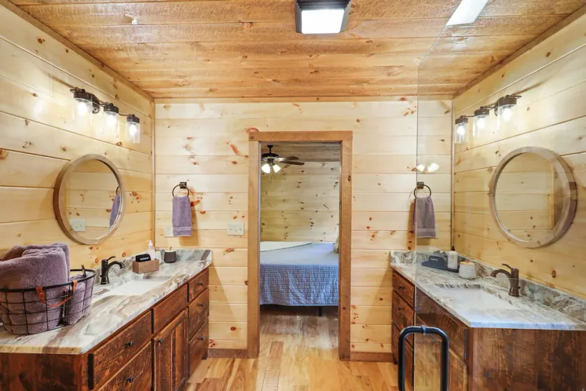 Luxury Cabin Getaway | Sauna | Game Room & Hot Tub - Image 1
