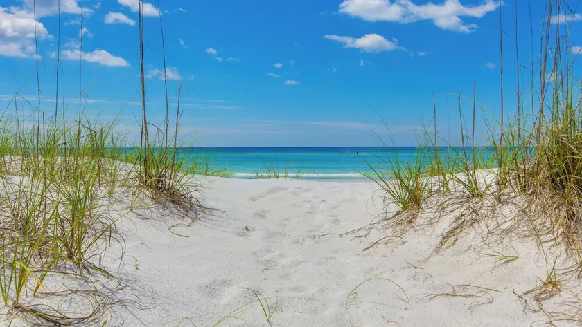 Aquamarine! Sleeps 12! Close to Community Pool! Private Beach Access! - Image 1