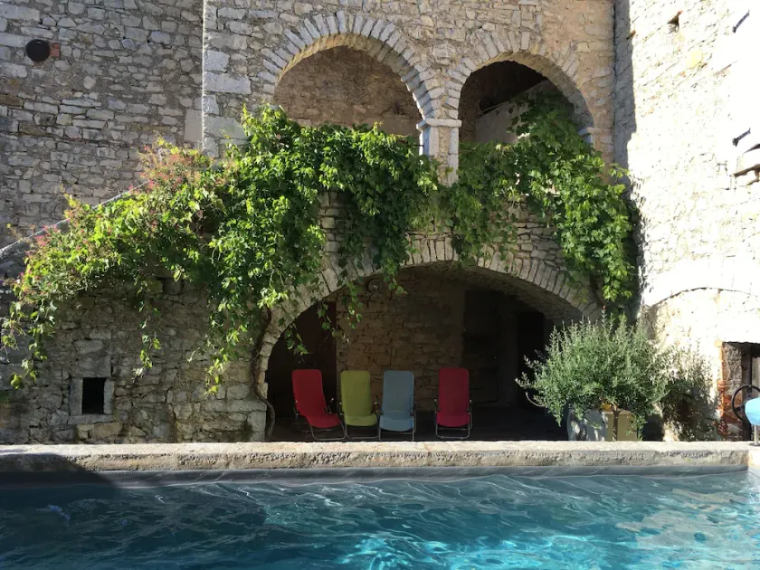 Gîte with swimming pool in stone house - Image 1