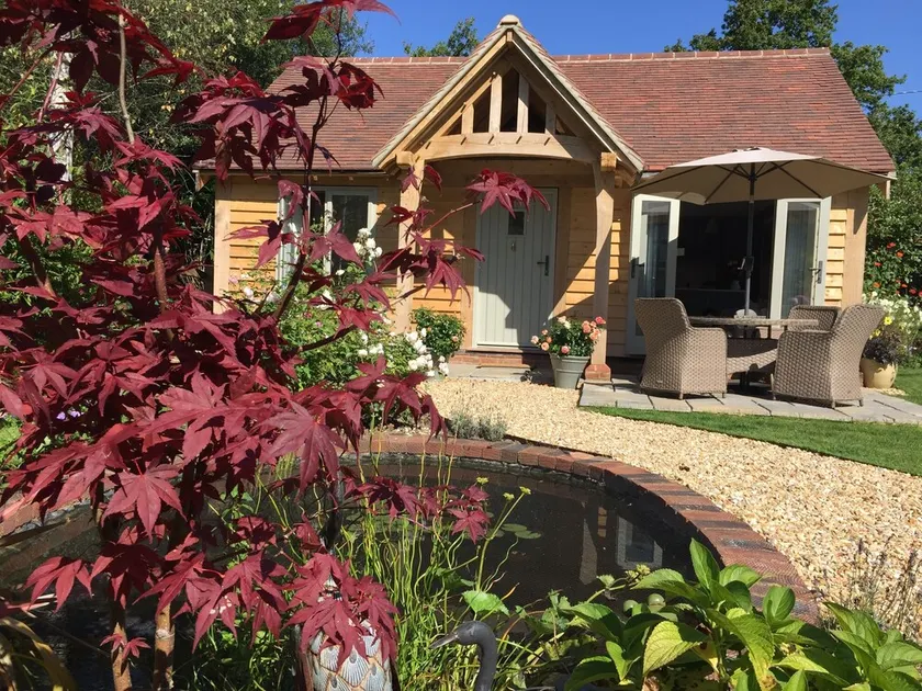 Luxury cottage sleeps 2 close to South Downs National park , coast and Goodwood - Image 1