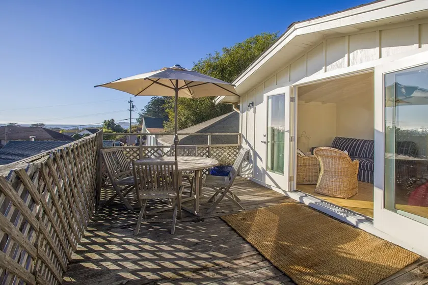 Charming Hillside Cottage with Expansive Ocean Views - Image 1