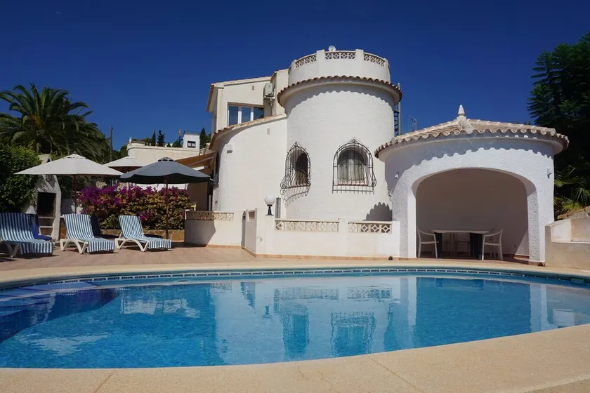 Moraira villa i et roligt, men tæt på havet og centrum. - Image 1