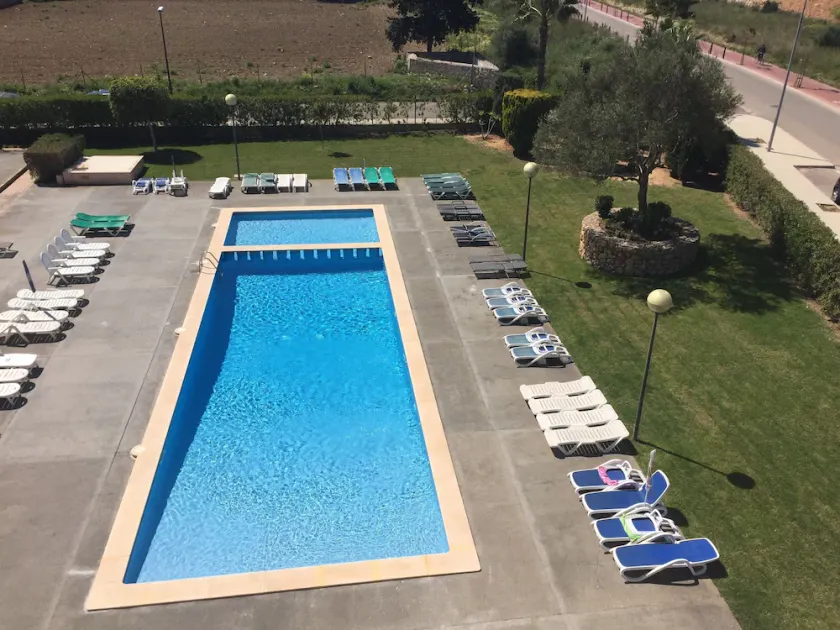 South Facing Penthouse Apt 100m to beach, Mountain Views, WiFi, Roof Sun Terrace - Image 1