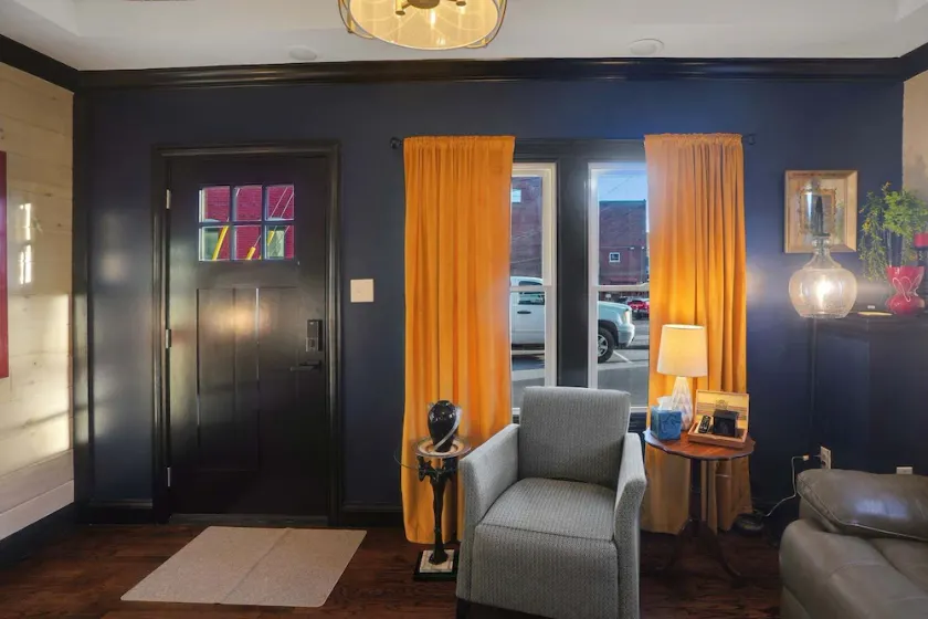 Historic 1920s Stay, Columbia House Unit A 1 Bedroom Apts - Image 1