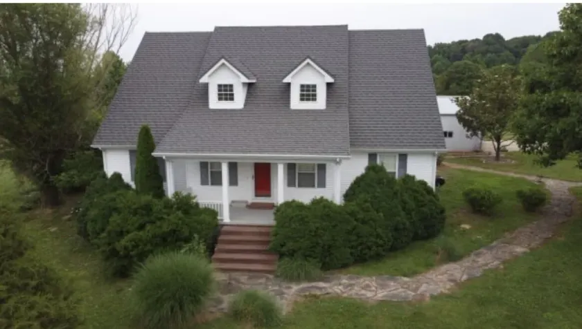 Cozy Farmhouse with 4 Bedrooms and 3 Baths - Image 1