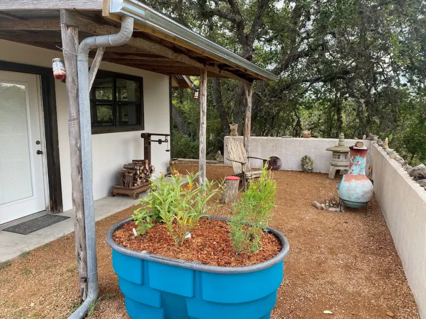 Quiet Studio located on 110 acre ranch with walking trails - Image 1