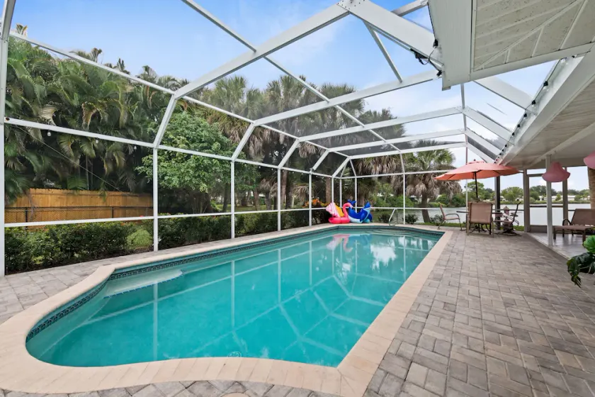 LUSH WATERFRONT HEATED POOL HOUSE!! CUL-DE-SAC! NORTH JETTY BEACH! SIESTA BEACH! - Image 1