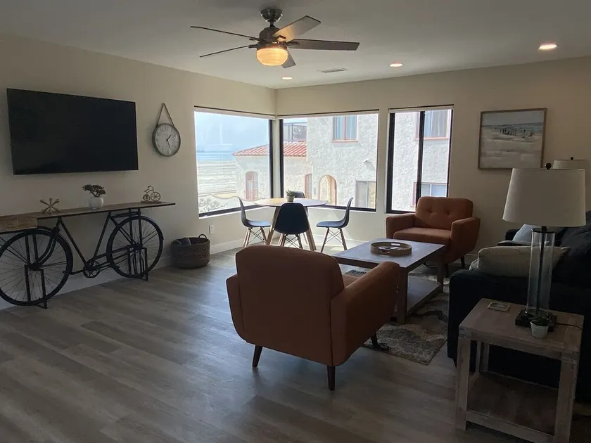 Fabulous private stand alone unit with amazing ocean views and private deck. - Image 1