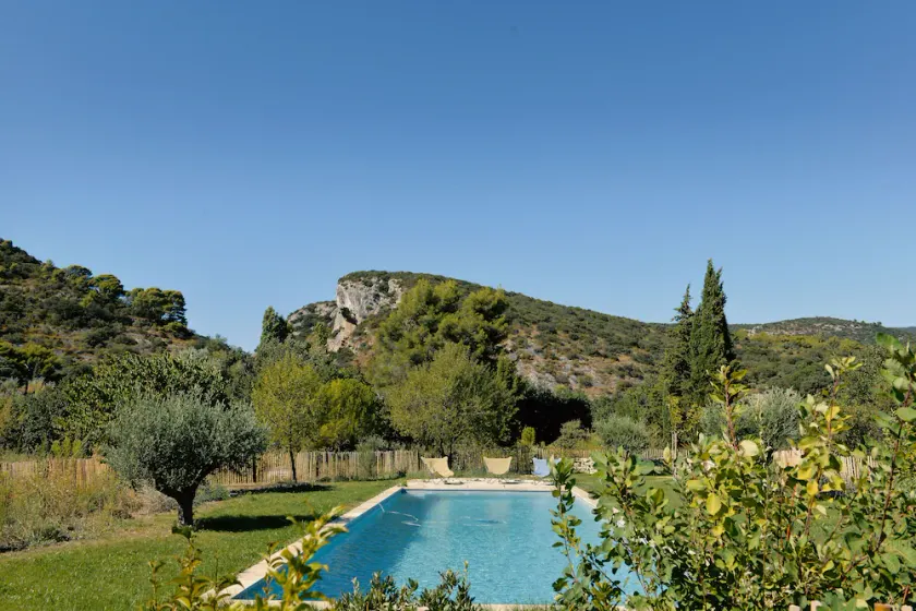 Terrace apartment at the foot of the Luberon hills in Lourmarin - Image 1