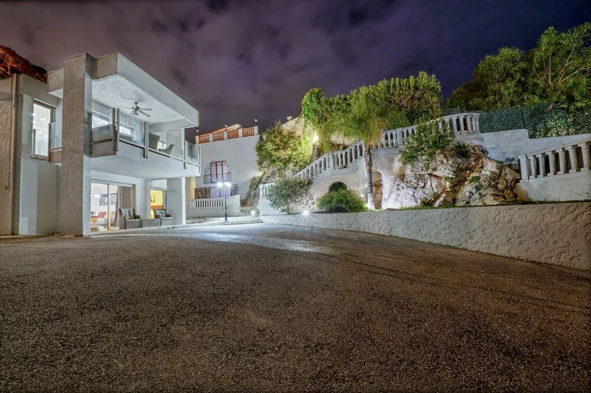 Unique Villa Boron! Sea view, swimming pool and Jacuzzi - Image 1