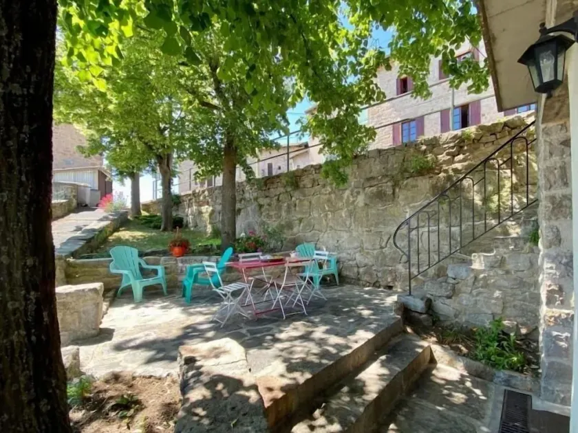 Charming Cottage Near Puy-en-Velay with Private Terrace and Modern Amenities - Image 1