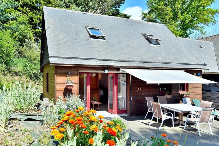 Lovely Wooden Vacation Home - Image 1