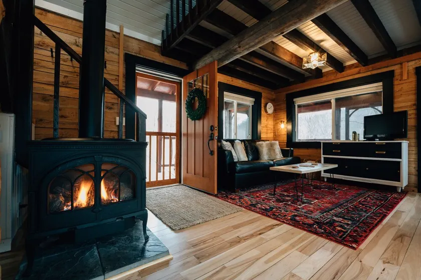 Afsondret Rustik + Moderne Log Cabin med Hot Tub af Stream, luksus tilflugtssted - Image 1