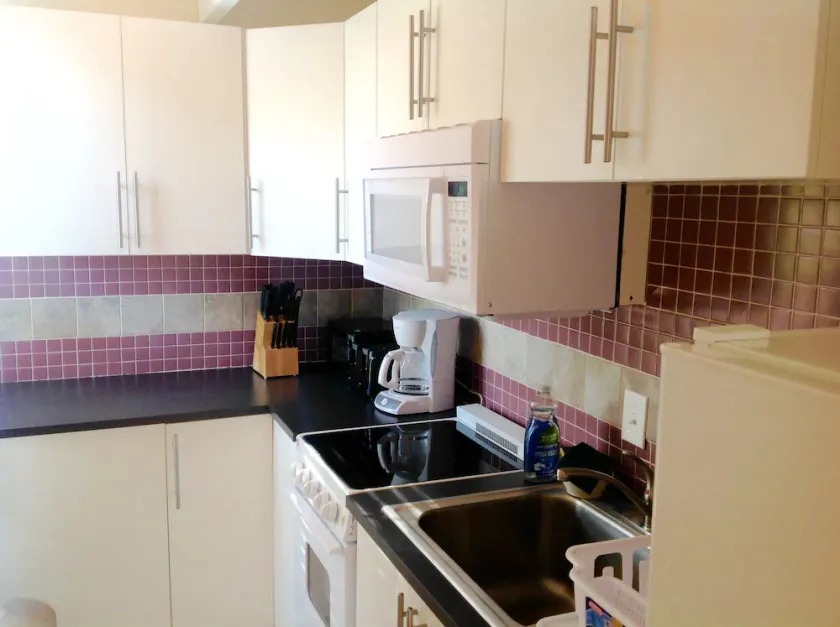 YOUR OWN 3-ROOM VILLA, PATIO, WITH ON PREMISES POOL, JACUZZI, WASHER DRYER - Image 1