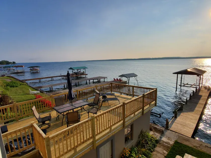 Nouvelle location parfaite au bord du lac, vue imprenable sur la route des vins de Seneca, Genève. - Image 1