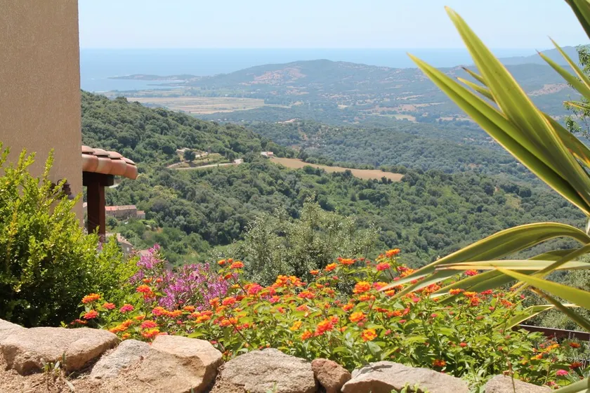 Planta baja con jardín independiente con vistas excepcionales - Image 1