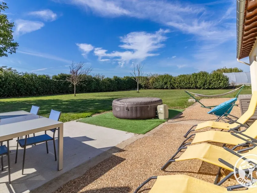 Ferienhaus in Weinbaugebiet mit privatem Spa, 2 Schlafzimmer, komplette Ausstattung, nahe Doué-la-Fontaine - Image 1