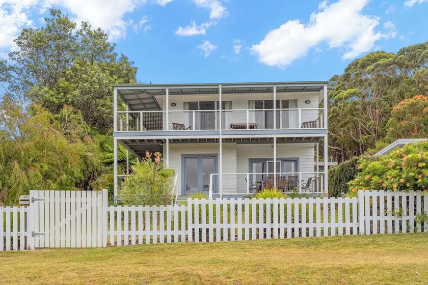Bowen View - Pet-Friendly Home Near Hyams Beach - Image 1
