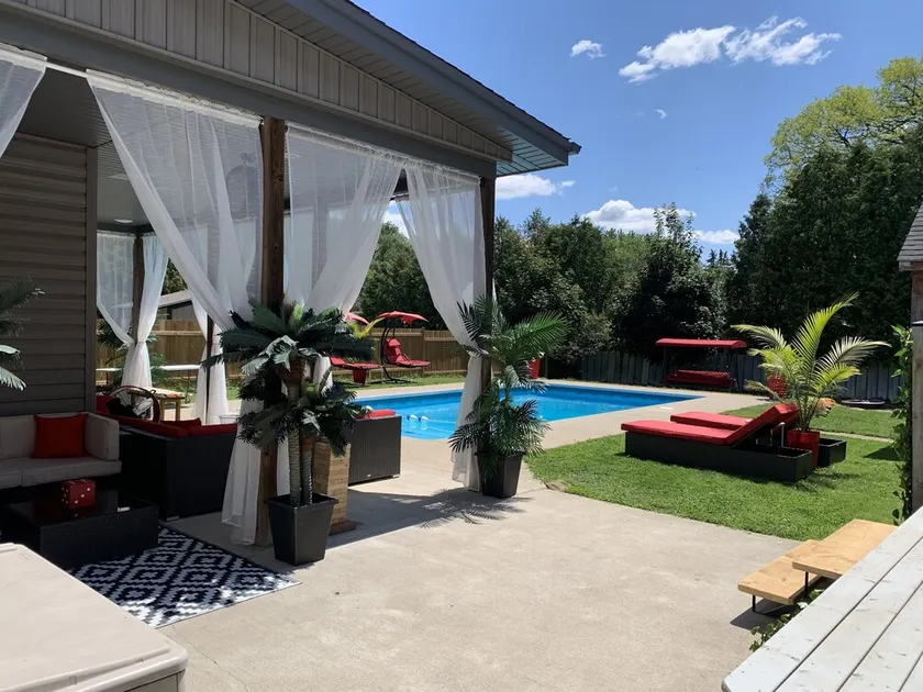 Suburban Oasis with Private Pool, Jacuzzi & Gym! - Image 1