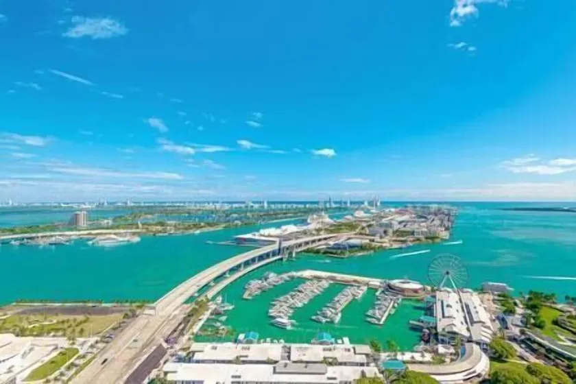 Downtown Luxury · Bay Views + Beach Club · #3711 - Image 1