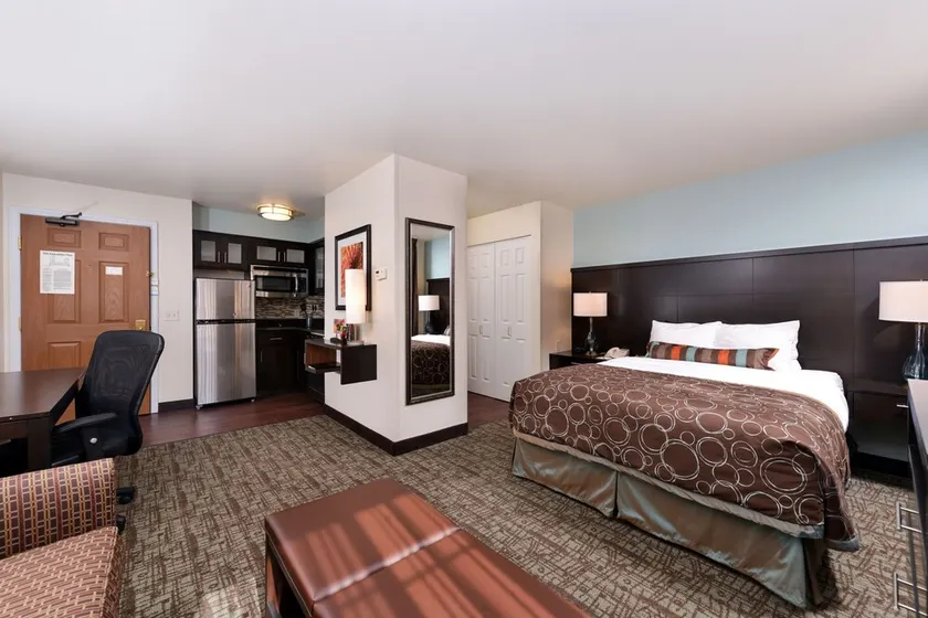 Studio Suite w/ Full Kitchen in Sioux Falls - Image 1