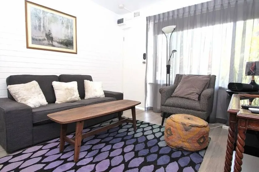 LOCATION LIFESTYLE CONVENIENCE! WIFI NETFLIX WINE - Image 1
