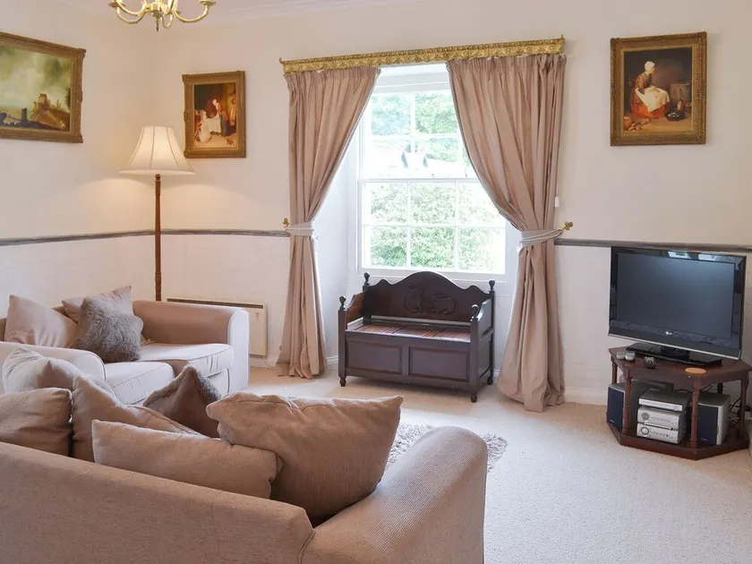 2 bedroom accommodation in Liskeard - Image 1