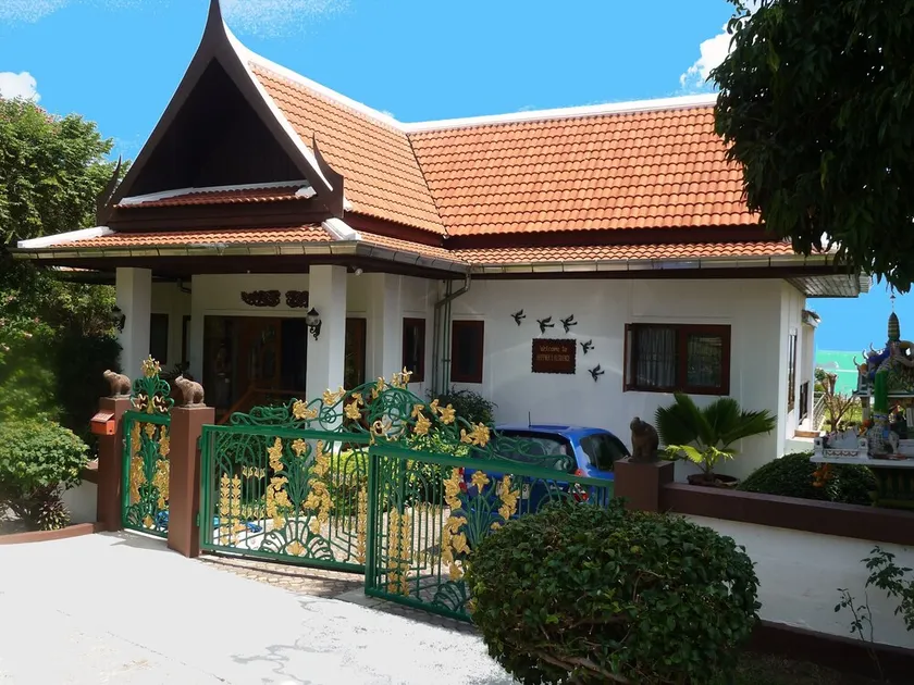 Villa with pool and fantastic views, a few minutes drive from the beach - Image 1
