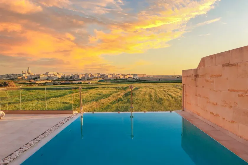 Sunset Serenity - Four Bedroom Villa, Sleeps 9 - Image 1