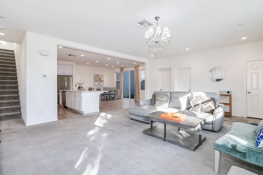Cozy New 4Bedroom 4Bath home Chino 安靜小區4房4衛新房整租 - Image 1