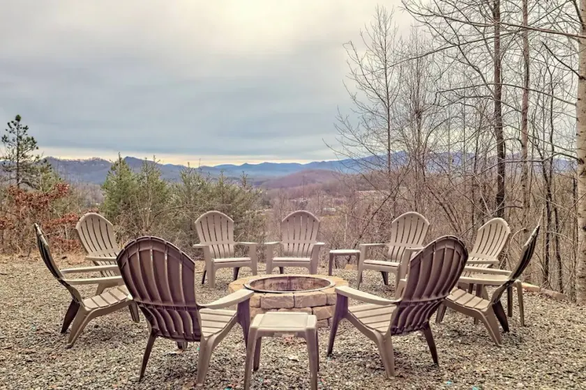 Hidden Escape Chalet by Chatuge Home Concierge | Lake & Mountain Views · Hot Tub · Firepit - Image 1