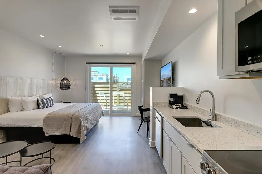 Cozy Studio w/Private Patio, Private Walkable Beach Access & On-site Pool! - Image 1