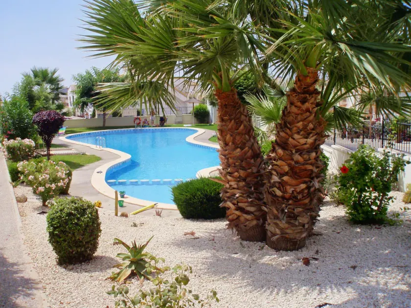 Pletfri veludstyret villa med GRATIS Wi-Fi og smuk fælles pool - Image 1