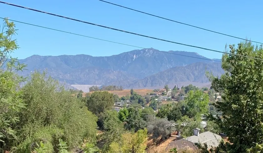 Attached apartment rural Redlands neighborhood, 5 miles from historic Redlands - Image 1