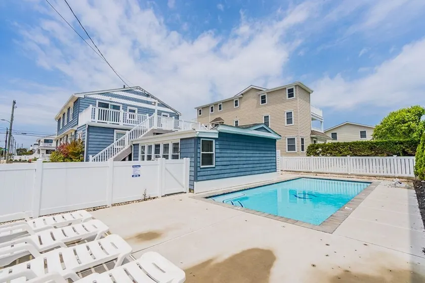 Avalon BEACH BLOCK 2 Bedroom Condo with POOL East Unit / Sleeps 4 - Image 1