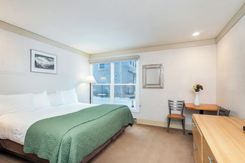 Chambre d'h��tel au bord de l'eau avec lit king - Image 1