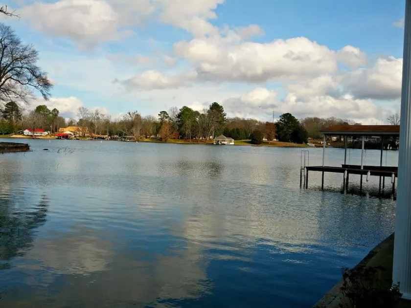 Família e animais de estimação 2500 sq ft home-Minutes da cidade em Wilson Lake, Alabama! - Image 1