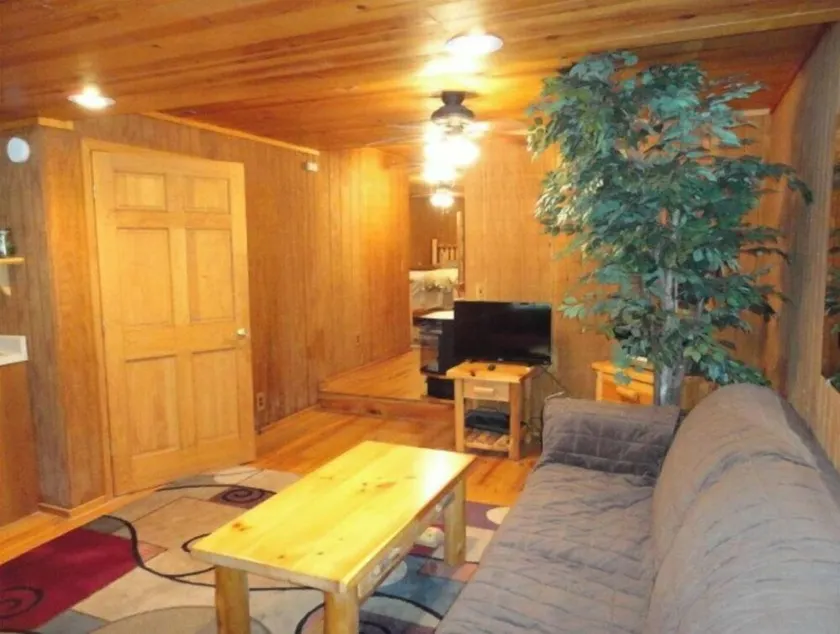 Guest House with acreage to explore. - Image 1