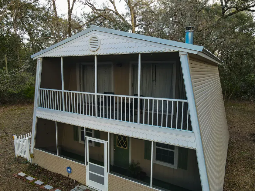 Charming Santa Fe River Cottage - 10-15 min from 3 of FLA's most popular springs - Image 1