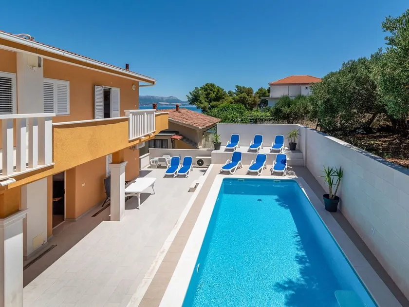 Acogedor apartamento para 4 personas con WIFI, piscina, A/C, TV y terraza - Image 1